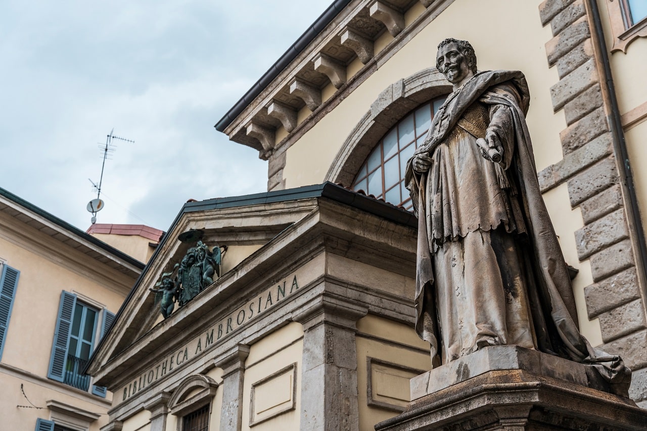 Milan,,Italy,-,October,21,,2022:,Statue,Of,The,Cardinal