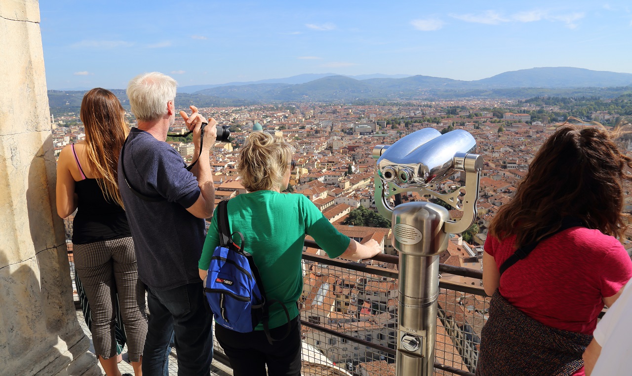 Florence,,Italy,-,September,29,,2017:,Tourists,Admire,The,View