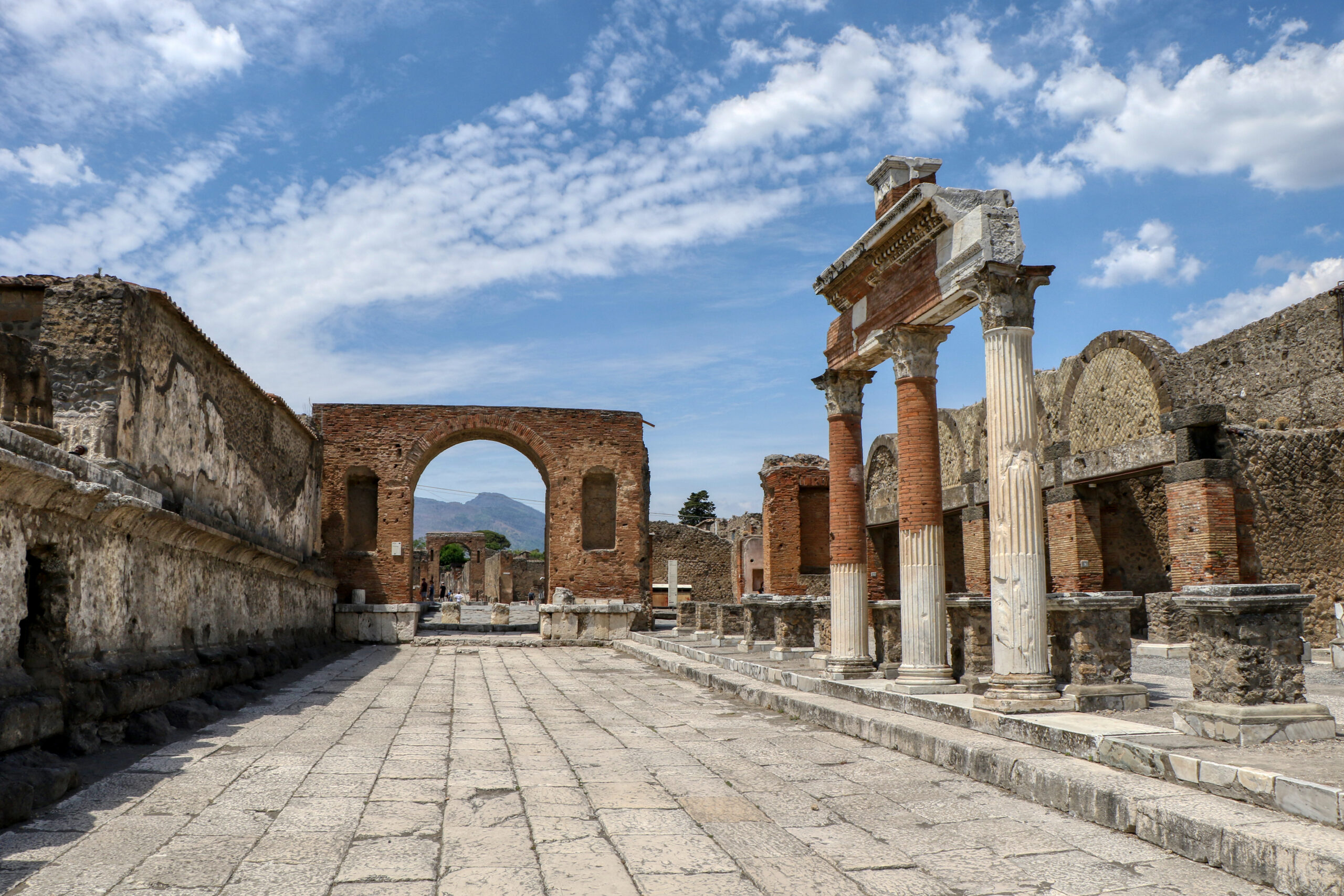 View,Of,The,Roman,Ruins,Destroyed,By,The,Eruption,Of