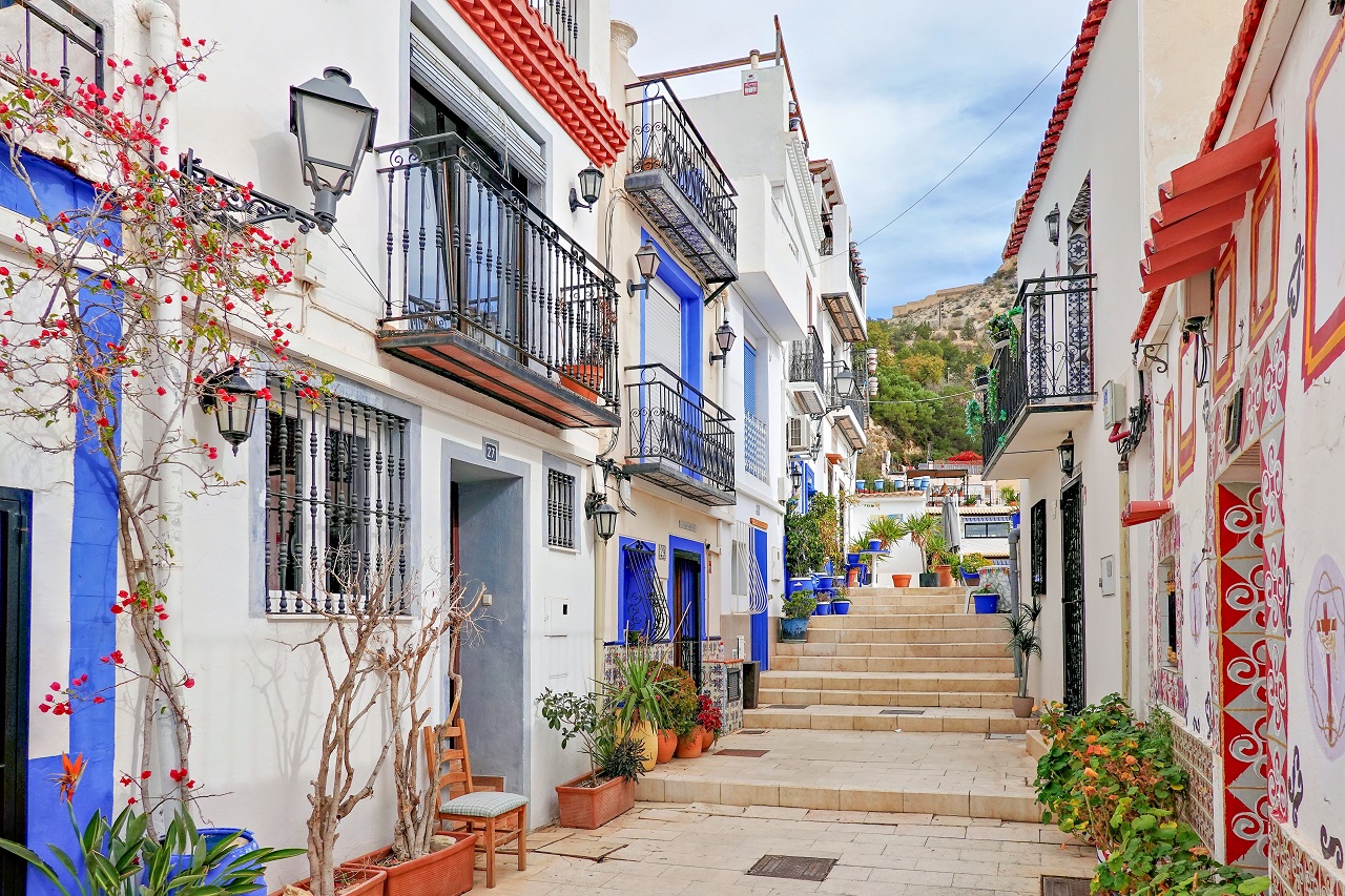Alicante,,Spain,-,January,25,,2025:,Narrow,Cozy,Street,With