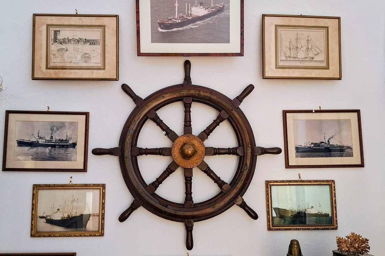 Santorini_Oia_ArtWalk_15