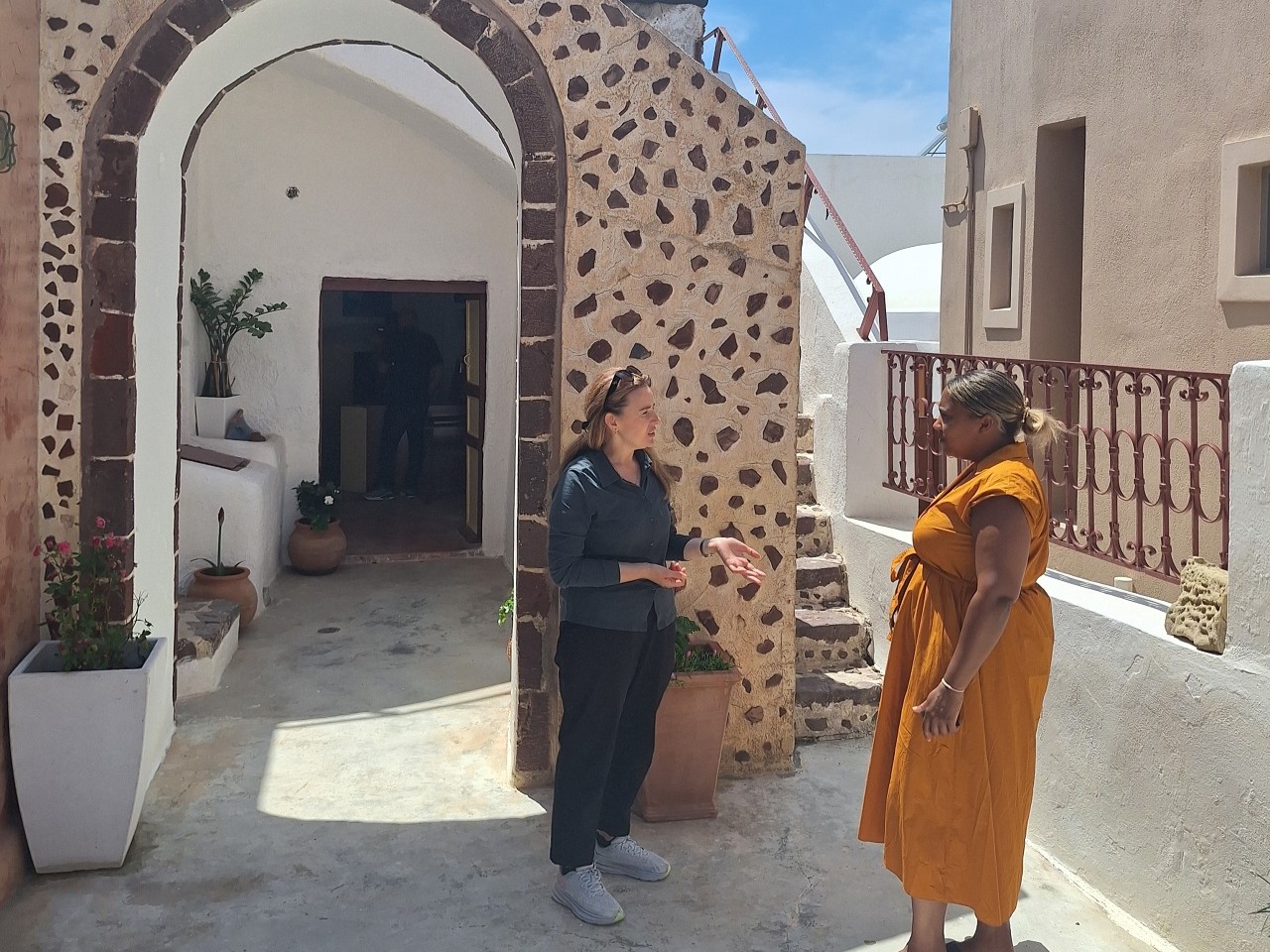 Santorini_Oia_ArtWalk_20