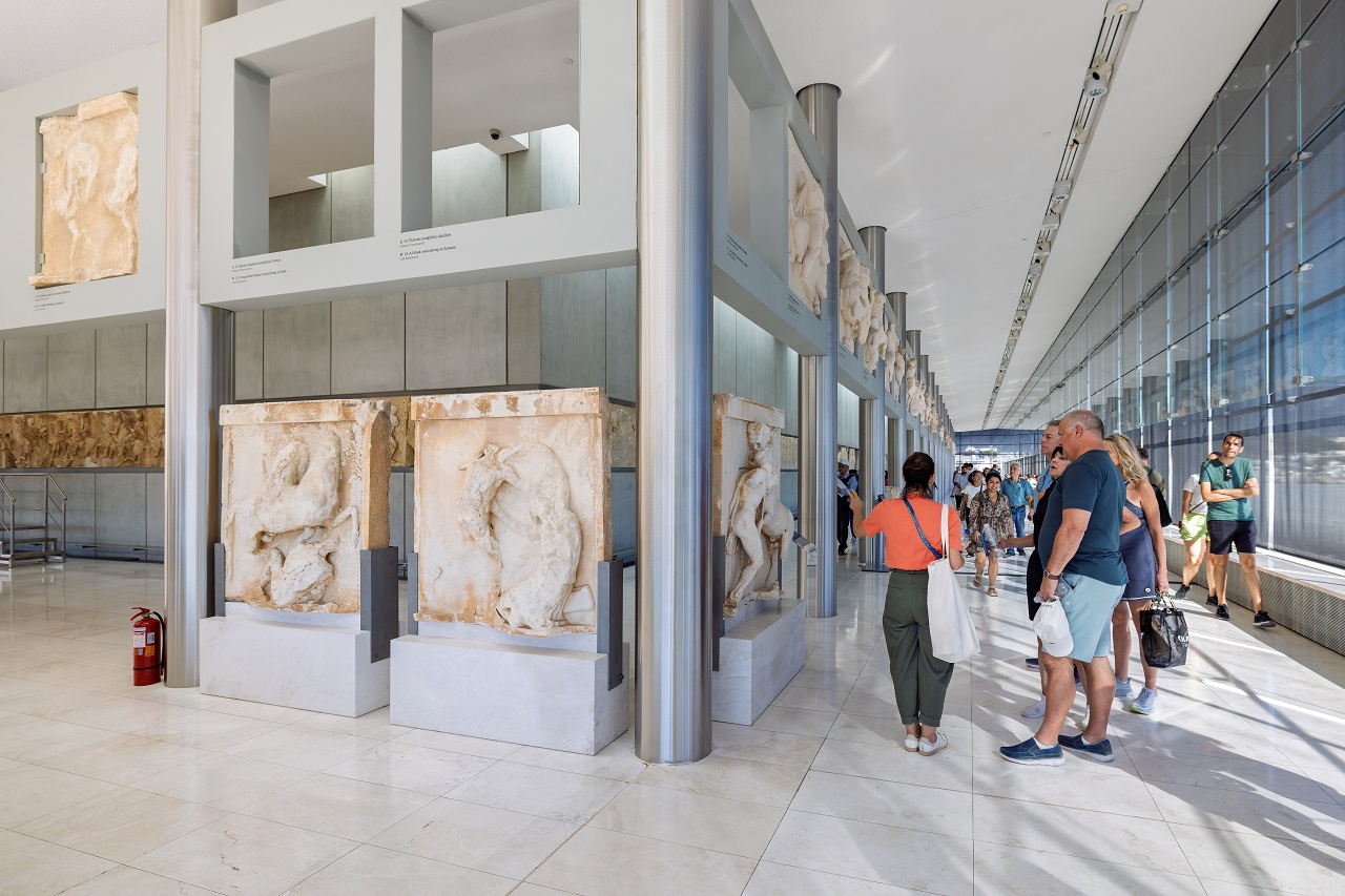 Athens,,Greece,-,October,8,,2024:,A,Tour,Guide,Showing